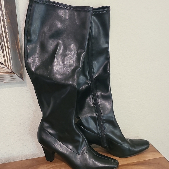 AEROSOLES Black  Knee-High Boots - Picture 1 of 5